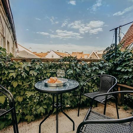 Spacious - 140 Square Meters Apartment, Vilnius City Centre Bagian luar foto