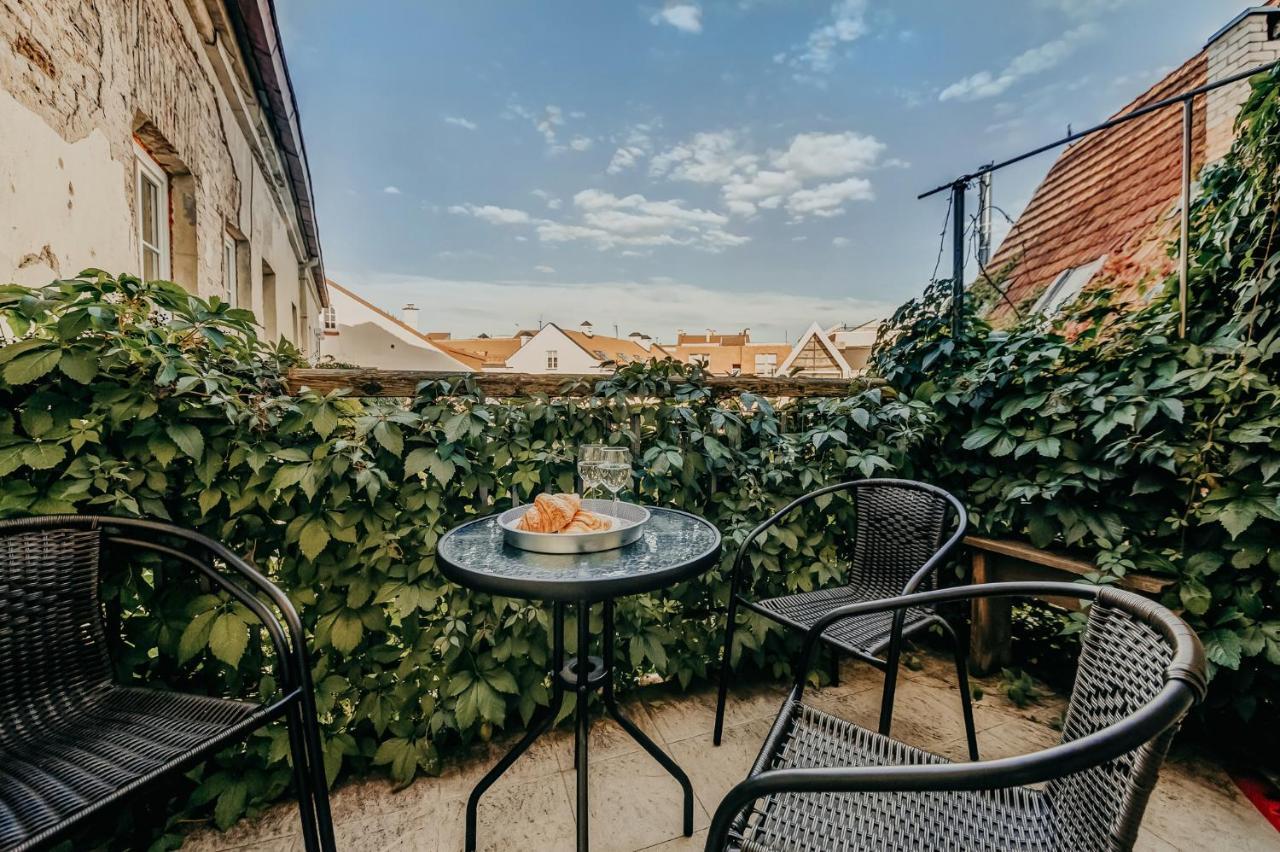 Spacious - 140 Square Meters Apartment, Vilnius City Centre Bagian luar foto