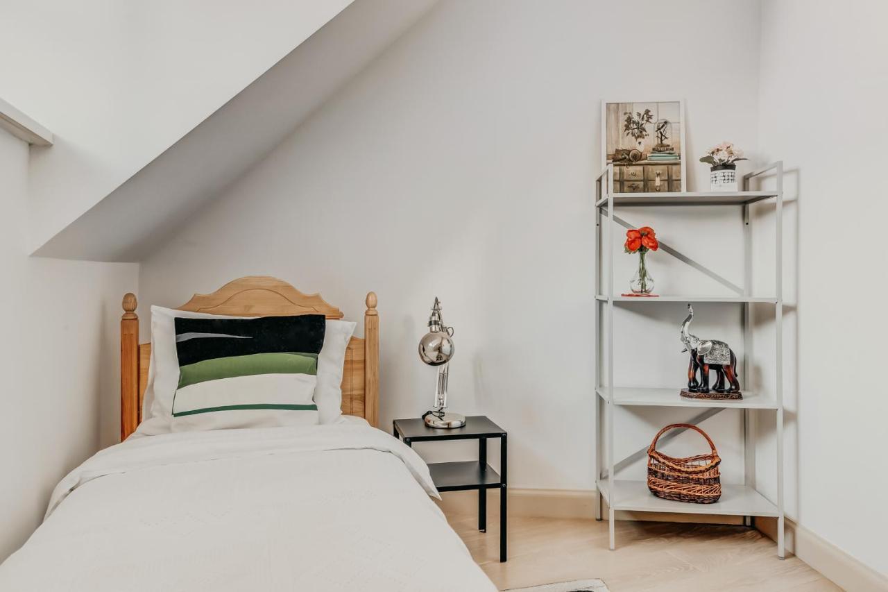 Spacious - 140 Square Meters Apartment, Vilnius City Centre Bagian luar foto